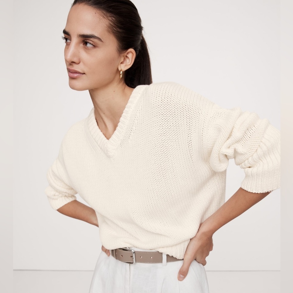 NWT Banana Republic Iced Vanilla Ivory Organic Cotton V Neck Sweater Sz Medium